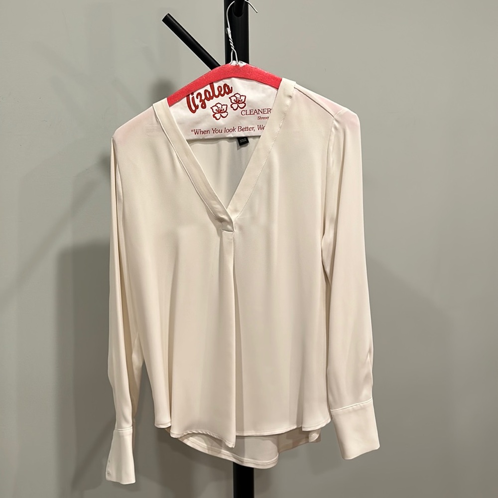 Ann Taylor White long sleeved blouse (XSP)